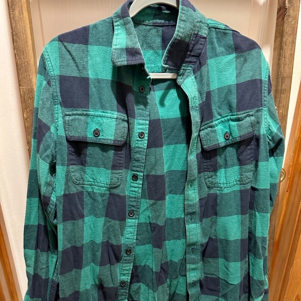 Green and Black Buffalo Plaid Flannel Button Up Soft Worn Feel Distressed L Fit